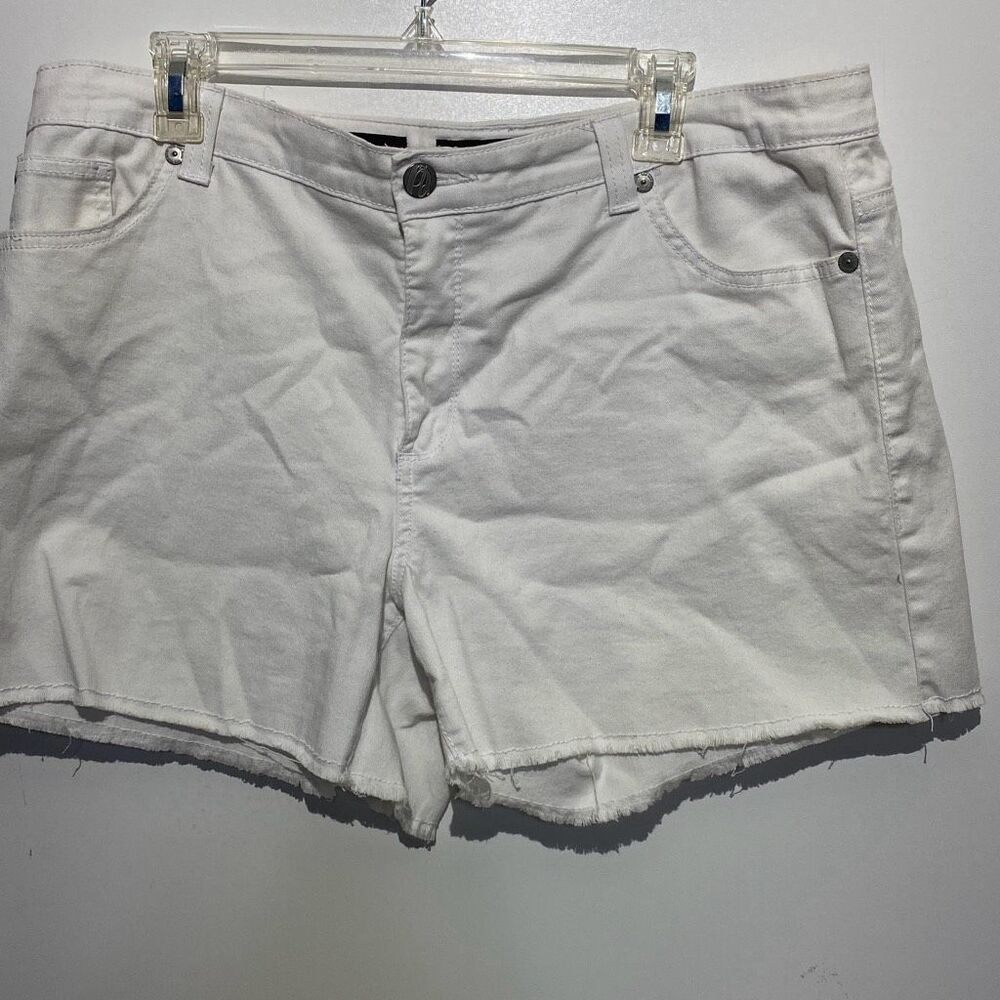 Nine West Jeans Women's White Frayed Hem Flat Front Shorts Size 33/16